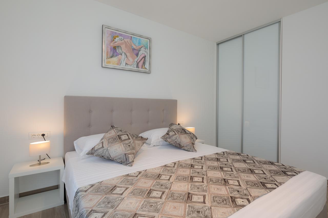 Apartments Alba Слатине Екстериор снимка